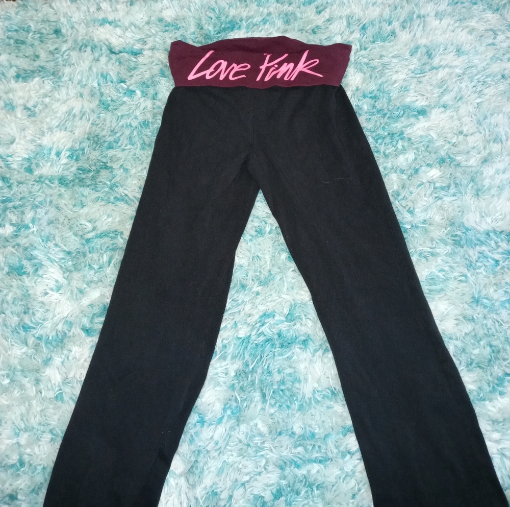 Size meduim yoga pants washed never worn